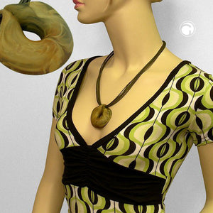 Kette 52mm Kunststoff Anhänger Amulett oliv marmoriert Kordel oliv