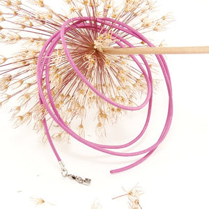 Lederband Rundschnur Rindleder 2mm rosa gefärbt mit 1x Verschluss silberfarbig ca. 1m