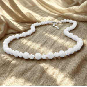 Kette 2 verschiedene Kunststoffperlen im Wechsel weiß-glänzend