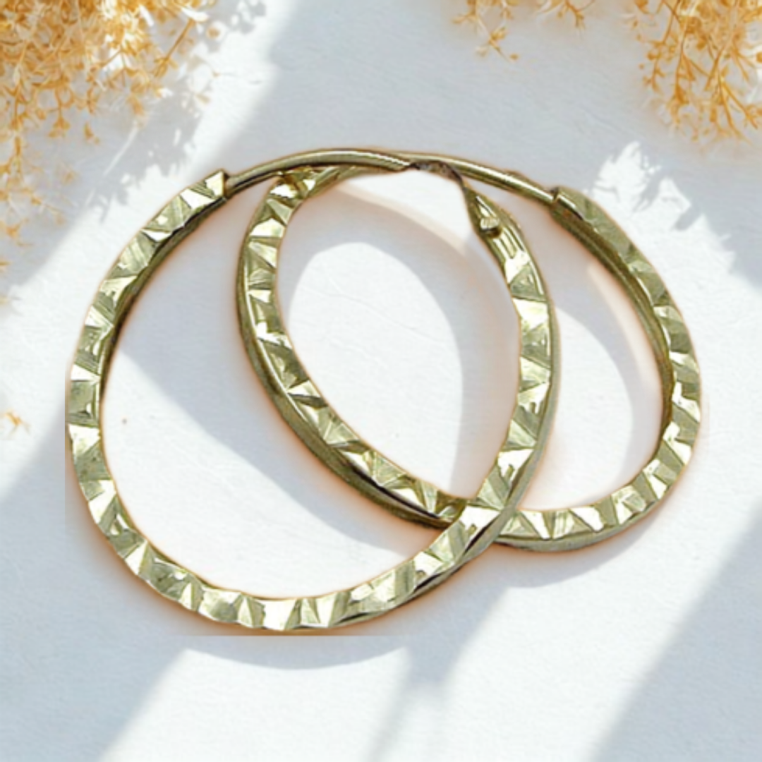 Creole 9 Karat Gold 375 diamantiert Detailansicht