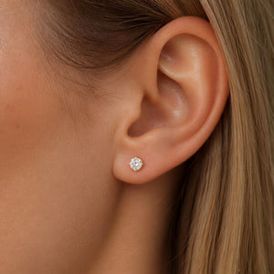 Ohrstecker 3mm Zirkonia 9 Karat Gold getragen – Tragevisualisierung