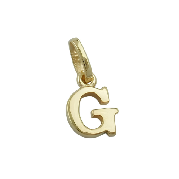 Buchstaben-Anhänger G aus hochglänzendem 375er Gelbgold mit länglicher Öse auf weißem Hintergrund.
