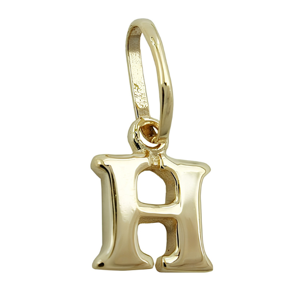 Buchstaben-Anhänger H aus hochglänzendem 375er Gelbgold mit länglicher Öse auf weißem Hintergrund.
