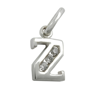 Buchstaben-Anhänger Z aus Silber 925 mit drei weißen Zirkonia auf weißem Hintergrund