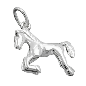 Glänzender Pferdeanhänger aus Silber 925, 15 × 13 mm, auf weißem Hintergrund