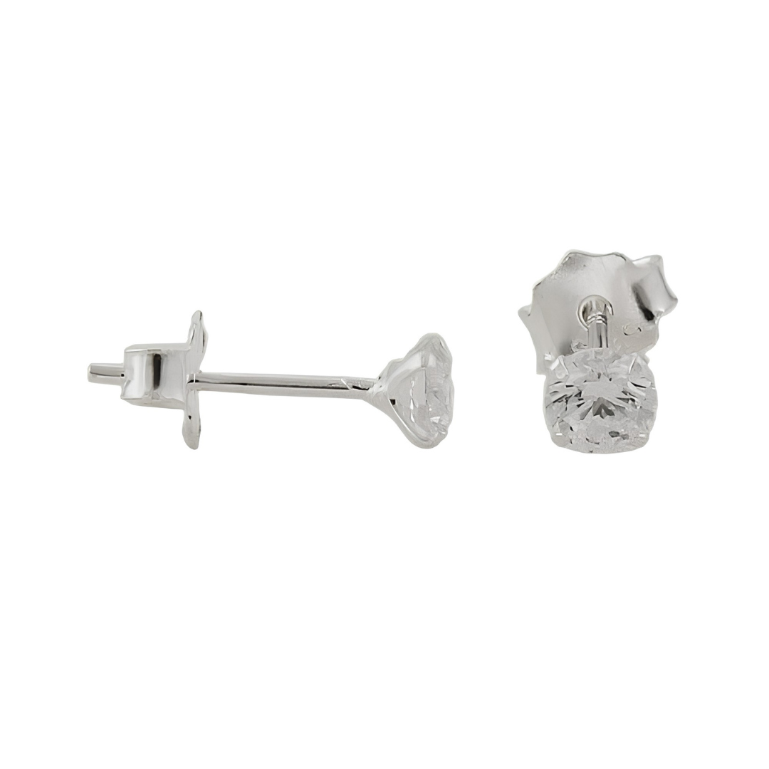 Zirkonia-Ohrstecker aus Silber 925 mit runden weißen Steinen, 4 mm, in Vorder- und Seitenansicht auf weißem Hintergrund